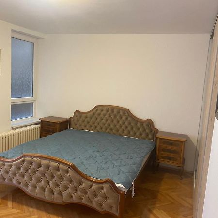 Sandra Ni Extérieur photo