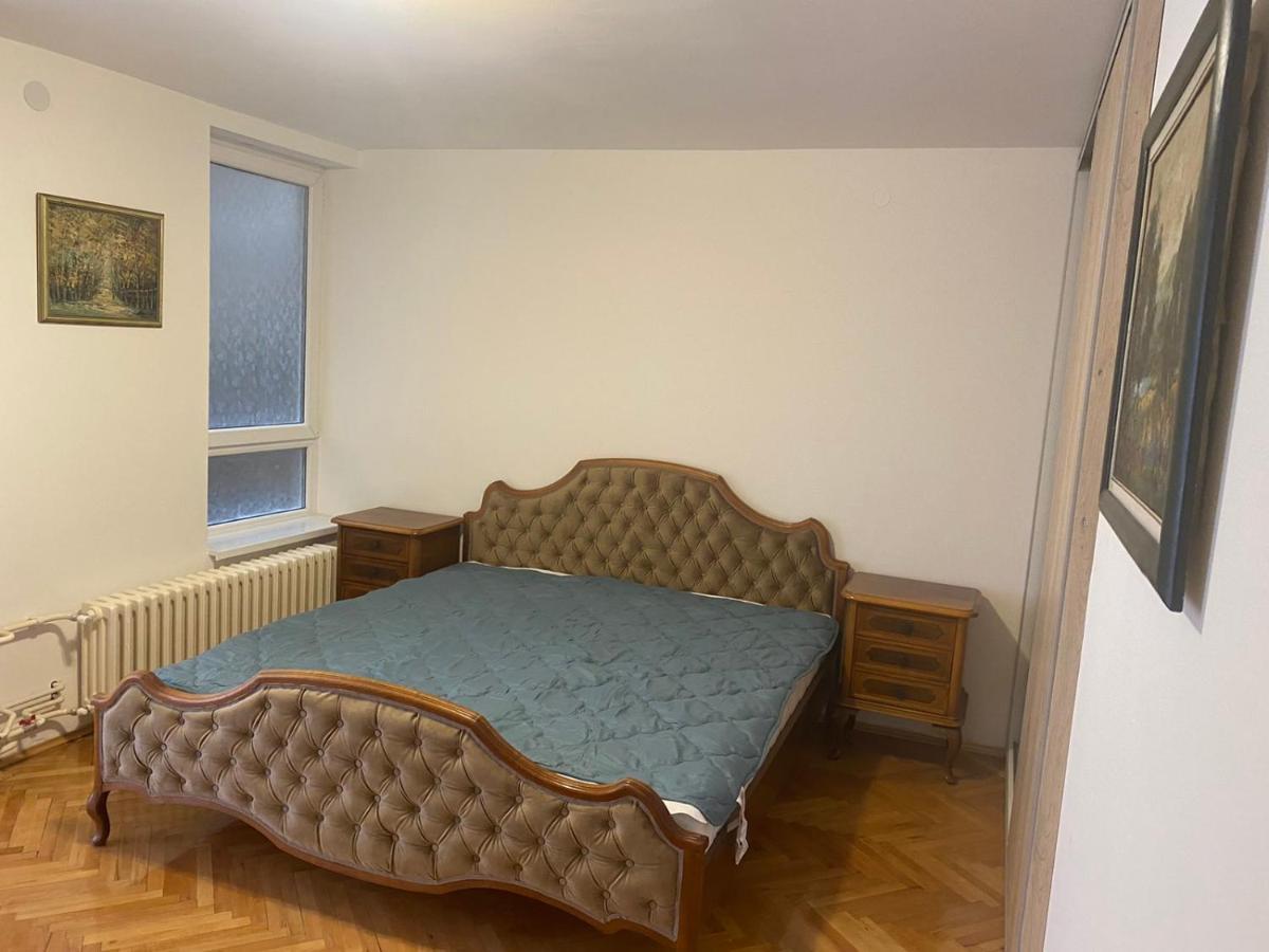 Sandra Ni Extérieur photo